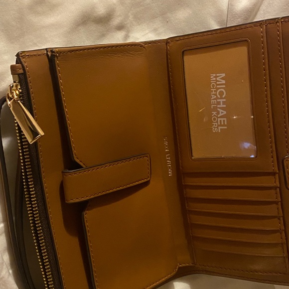 Michael Kors wallet - Picture 2 of 4